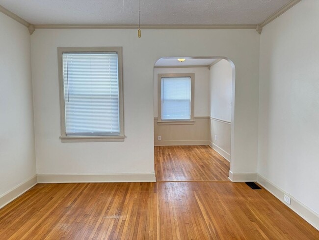 Photo - Just Remodeled! Conveniently located 3bdr/...