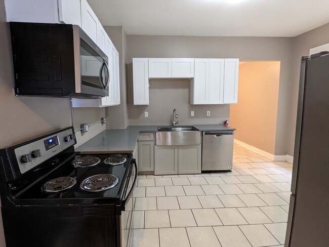 Photo - 305 E 19th Ave