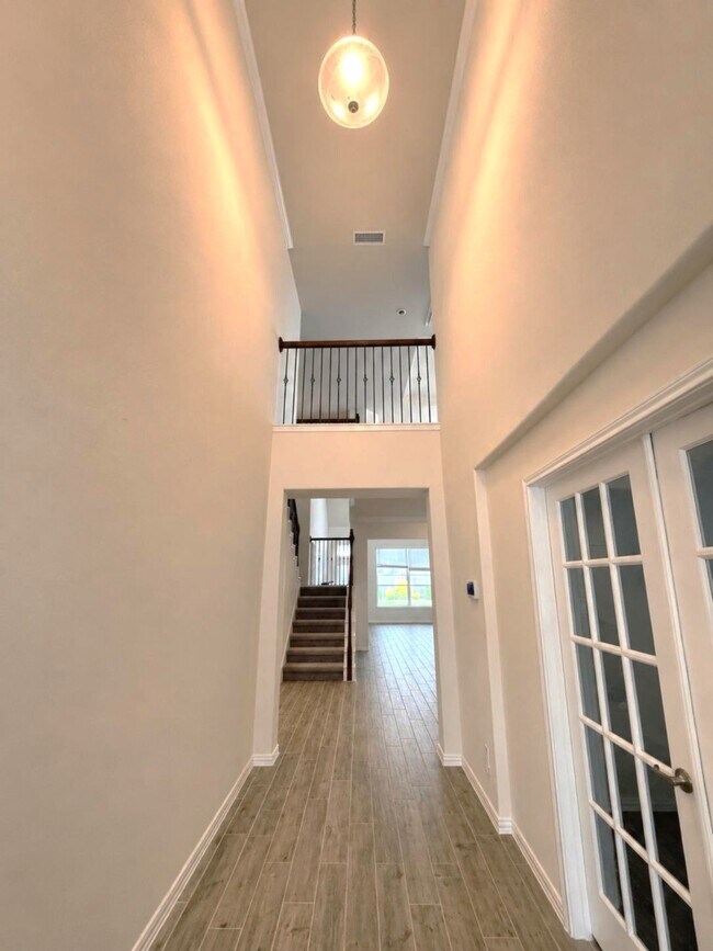 Photo - 1927 Willow Rock Way