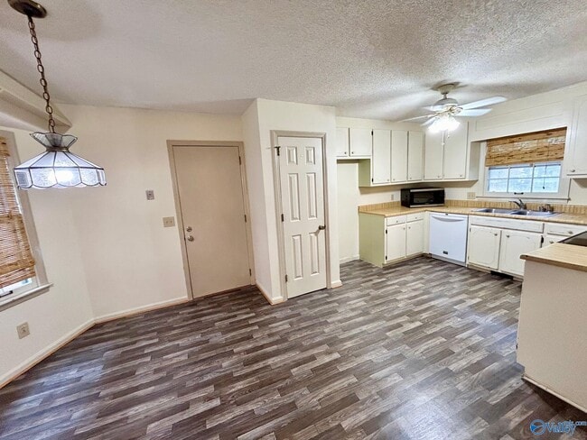 Photo - 137 Oakcrest Rd