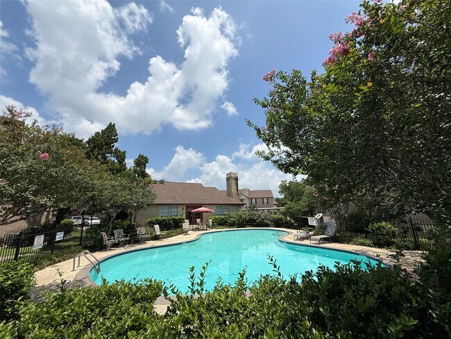 Building Photo - 2120 El Paseo St Unit 705