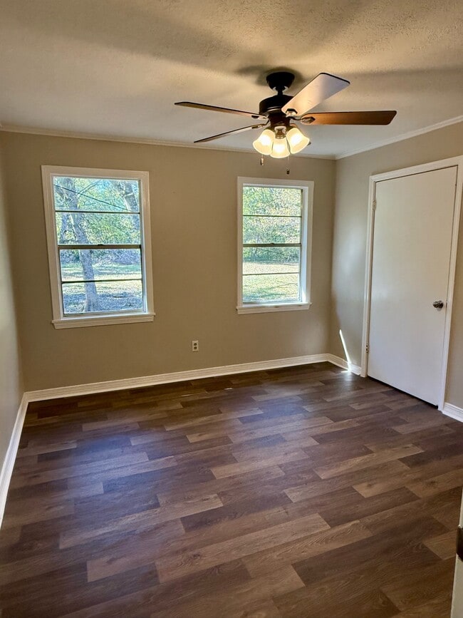 Photo - 207 Lakeview Dr