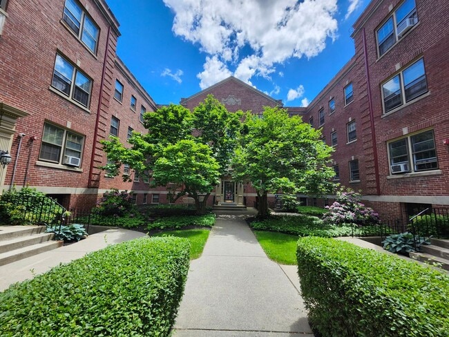 Building Photo - 56 Elm St Unit U9 Rental