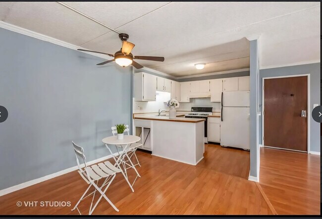 Photo - 5S066 Pebblewood Ln