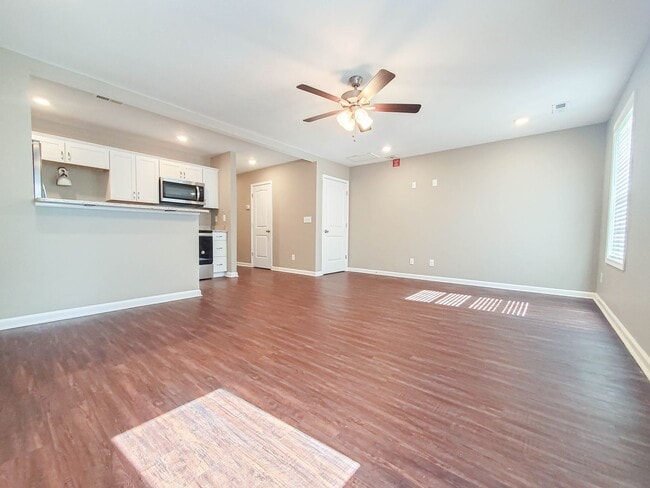 Photo - Two Bedroom with Garage on Exit 11!