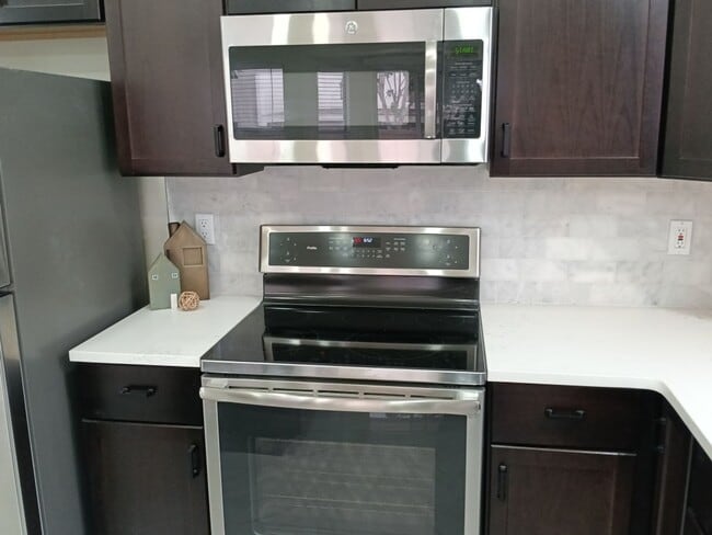 Photo - 4 Bedroom, 2 Bathroom! Lovely Home!