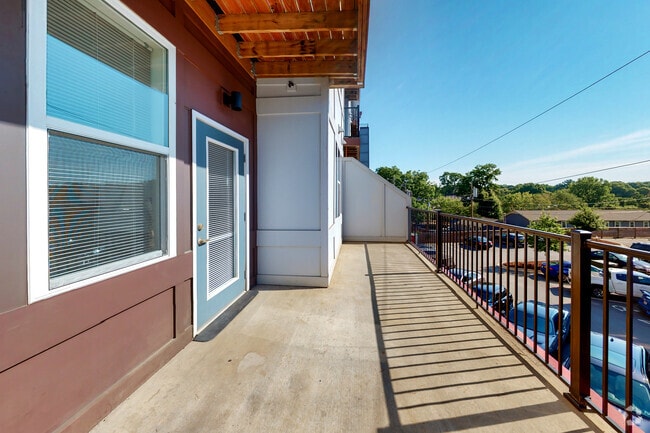 1BR, 1BA - 829 SF