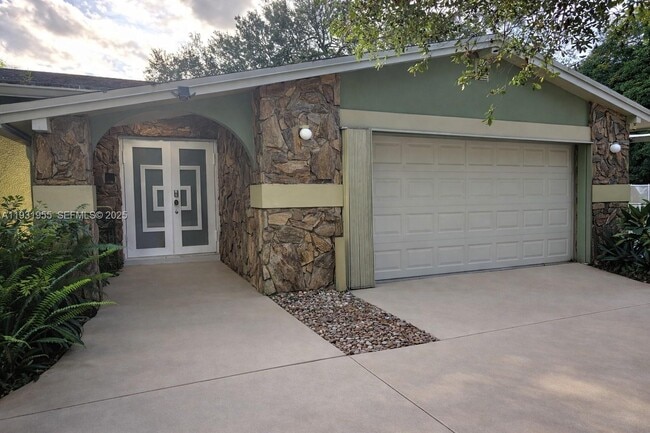 Building Photo - 5095 SW 73rd Ave