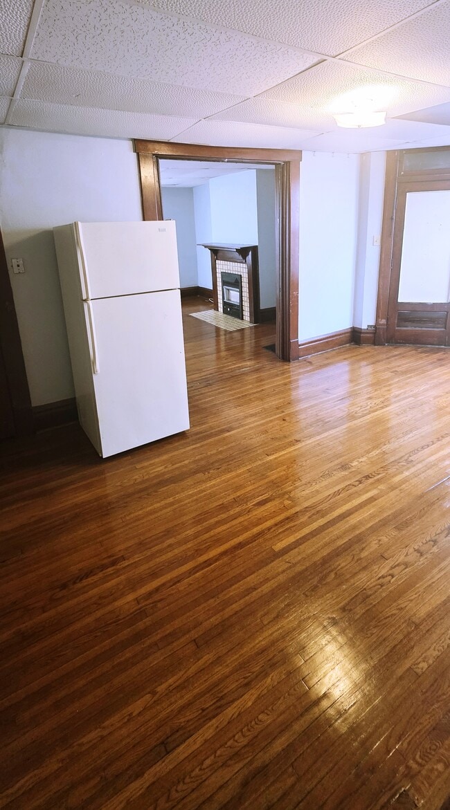 Large Kitchen area - 2588 East Ave Unit 2588