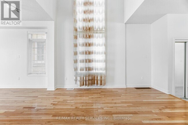 Photo - 4 Rocky Point Crescent