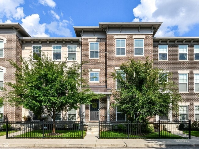 Building Photo - 1559 Bellefontaine St Rental