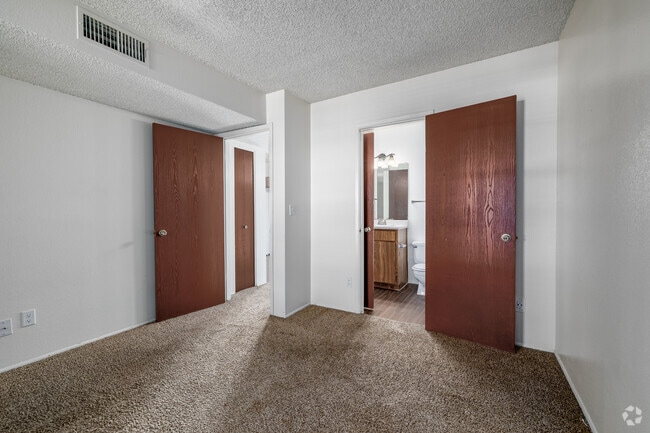 2BR, 2BA - 846SF - Bedroom