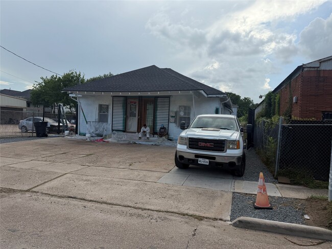 Building Photo - 304 Lockwood Dr