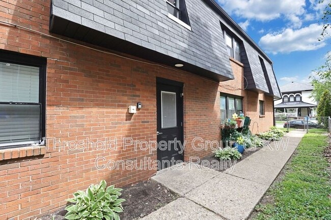 Building Photo - 1170 Bryden Rd Unit D