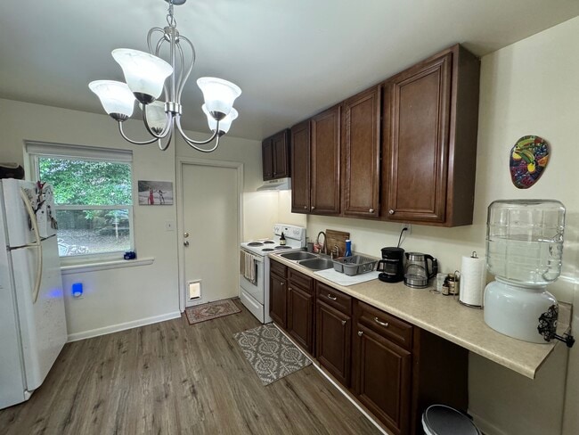 Photo - 1808 Dewrell Sq