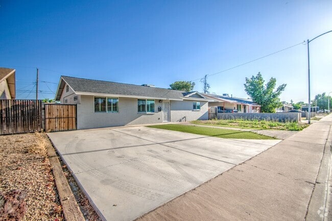 Building Photo - Charming Home in Phoenix