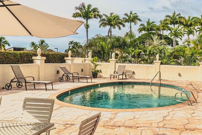 Photo - 75-5863-5863 Kuakini Hwy Unidad 108