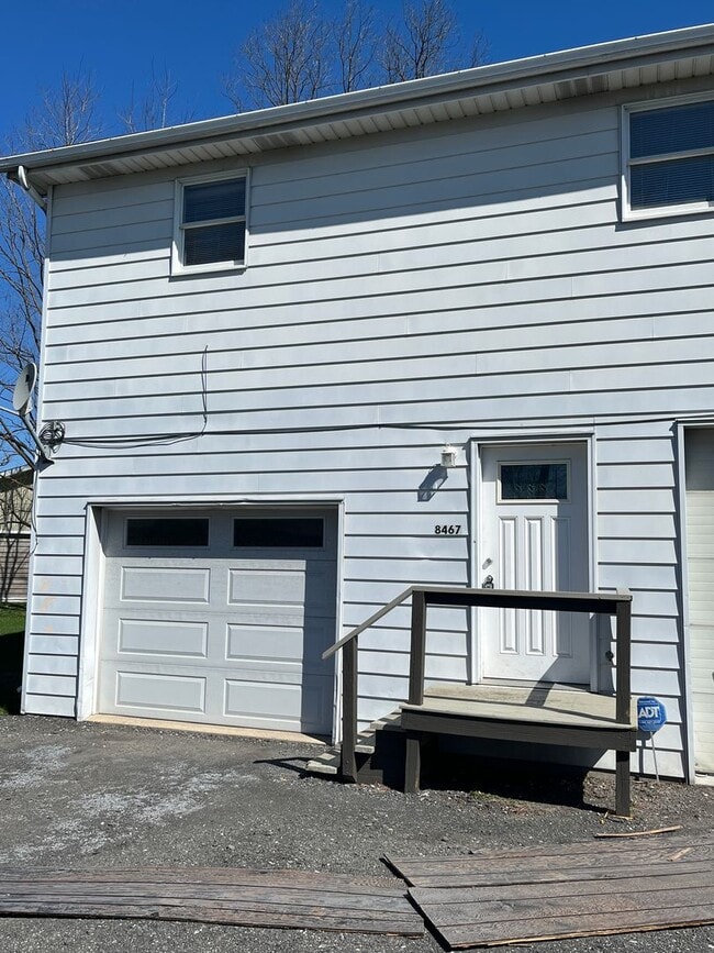 Building Photo - Spacious, bright and newly renovated 2nd-floor apartment available in Bath