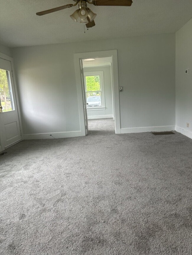 Photo - Charming 2-Bedroom Oasis with Full Bath in Pelzer's Heart!