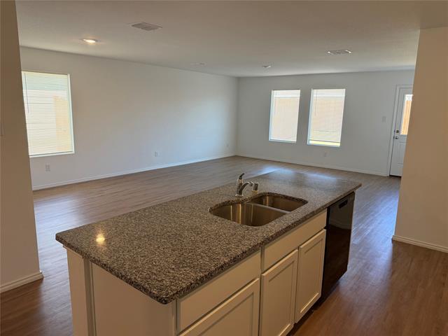 Photo - 330 Mahogany Ln