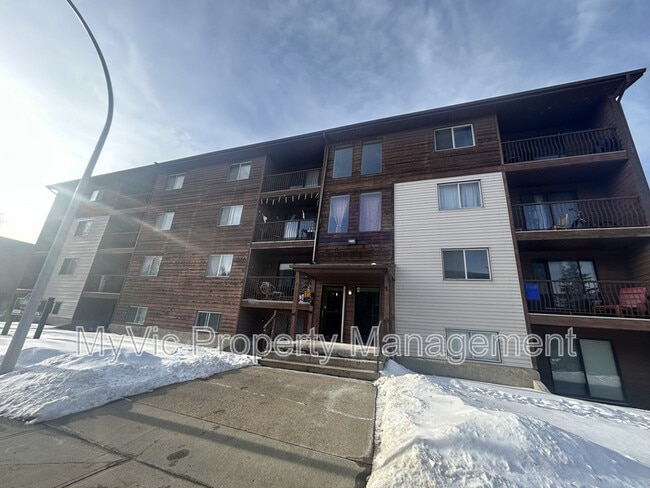 Building Photo - 10130-10159 159 St NW Unit One Bed