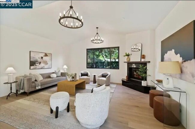 Photo - 132 Quinterra Ln