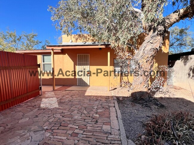 Centrally located Two Bedroom Home - Centrally located Two Bedroom Home