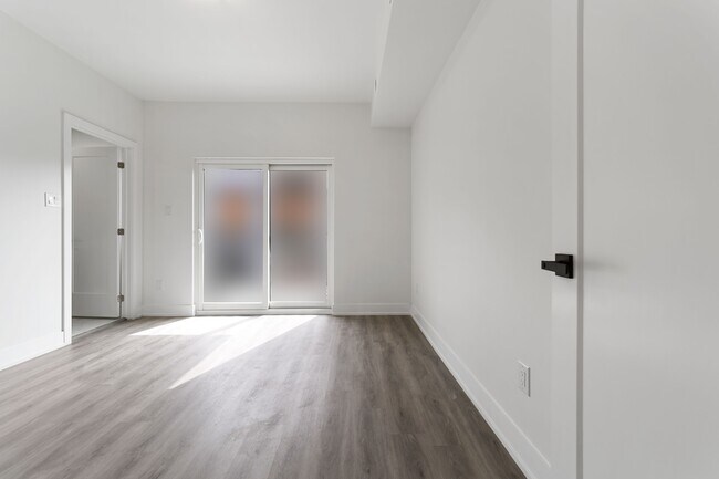 Photo - 531-531 Delaware Ave N Unit 1FM
