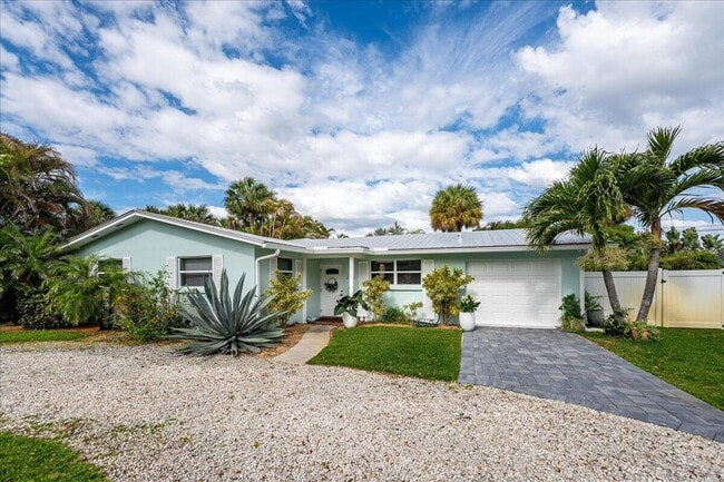 Photo - 206 SE Wentworth Dr