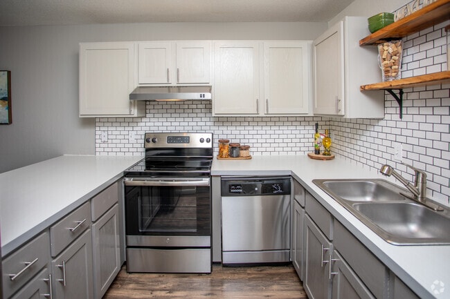 1BR, 1BA, Model - 873 SF