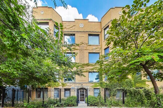 Building Photo - 3106 W Lyndale St Unit 2A Rental