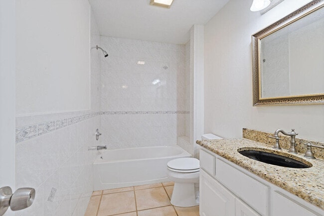Photo - 208 Palm Cir