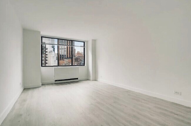 315 W 48th St
