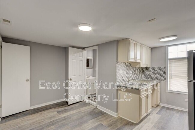 Photo - 2425 Barclay St Unit 3FL