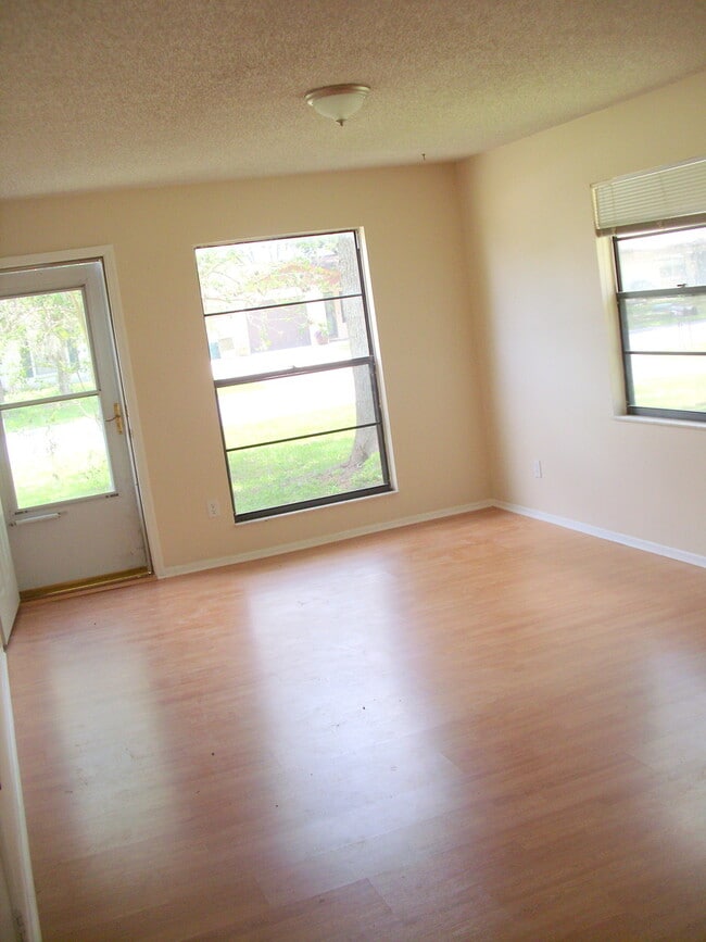 Photo - 4709 Larch Dr Unidad 4709 Larch