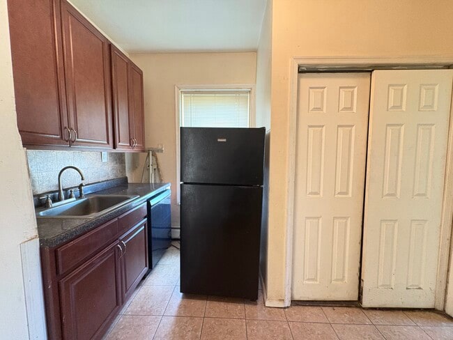 392 Rose Ave 5 - 398 Rose Ave Unit 5