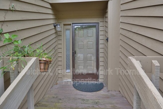 Photo - 111 Twisted Oak Pl