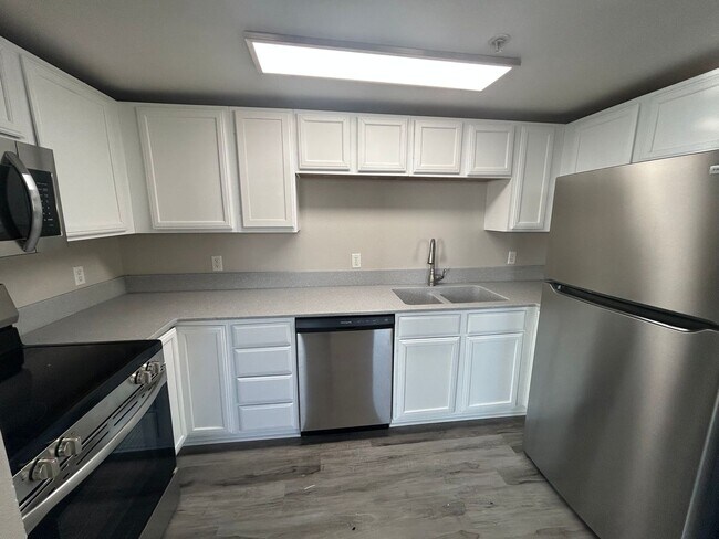 Photo - Solid surface countertops, stainless steel... Unit 2019-102