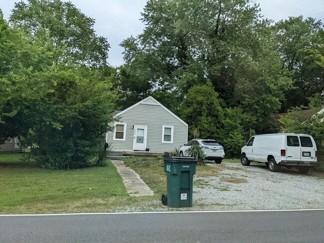 Photo - Charming 2 Bedroom with Large Backyard in ...