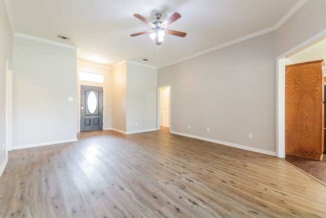 Photo - 211 Brookhaven Cir