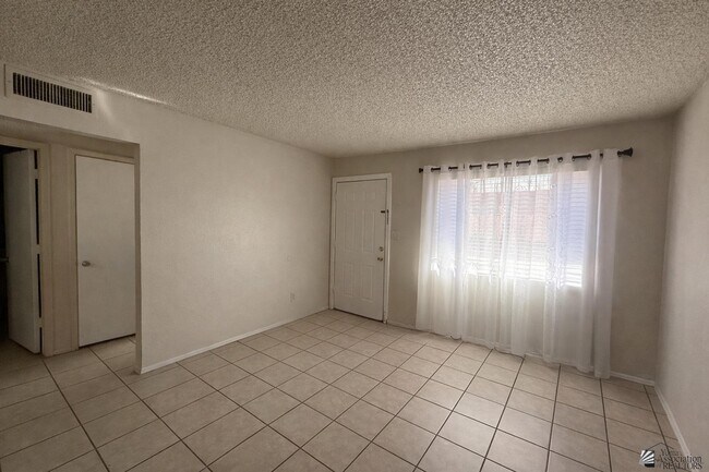 Photo - 2007 S Maple Ave Unidad A