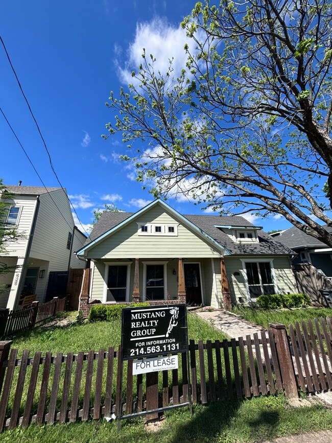 Photo - 621 W Eighth St