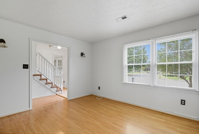 Photo - 40 Westview Dr