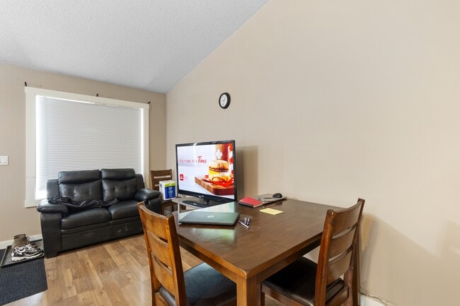 Photo - 9302 93 St Unit 202