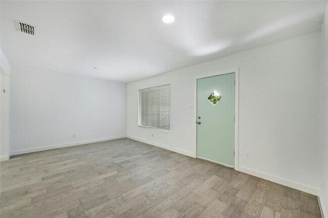 Photo - 1406 N Redondo Dr