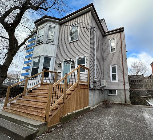 6139 Coburg Road - 6139 Coburg Road