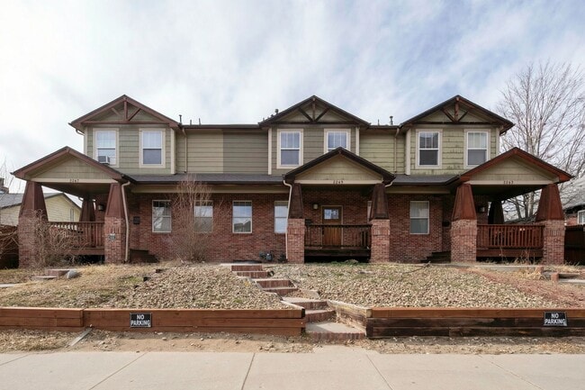 Building Photo - Exceptional 5-Bedroom Home Steps from the University of Denver