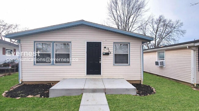 Building Photo - 949 S Harris Ave