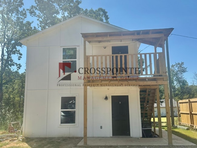 Building Photo - AVAILABLE! Stylish 1-bedroom, 1-bath town home!