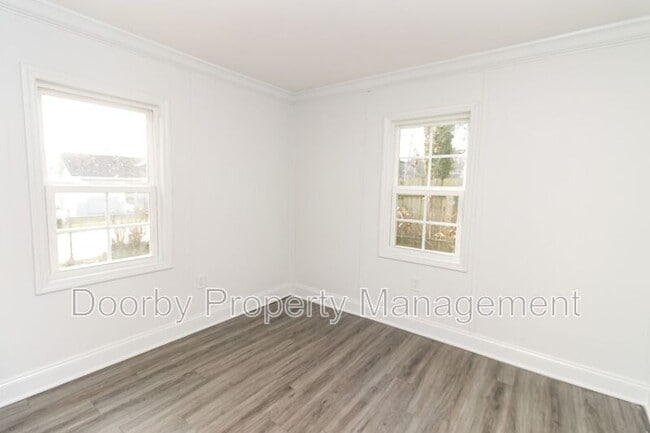 Photo - 921 East Ave